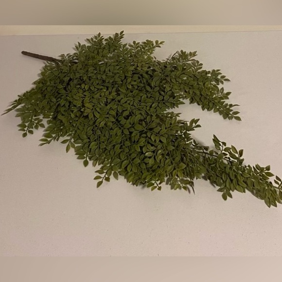 - Trailing lotus decor - Picture 2 of 2